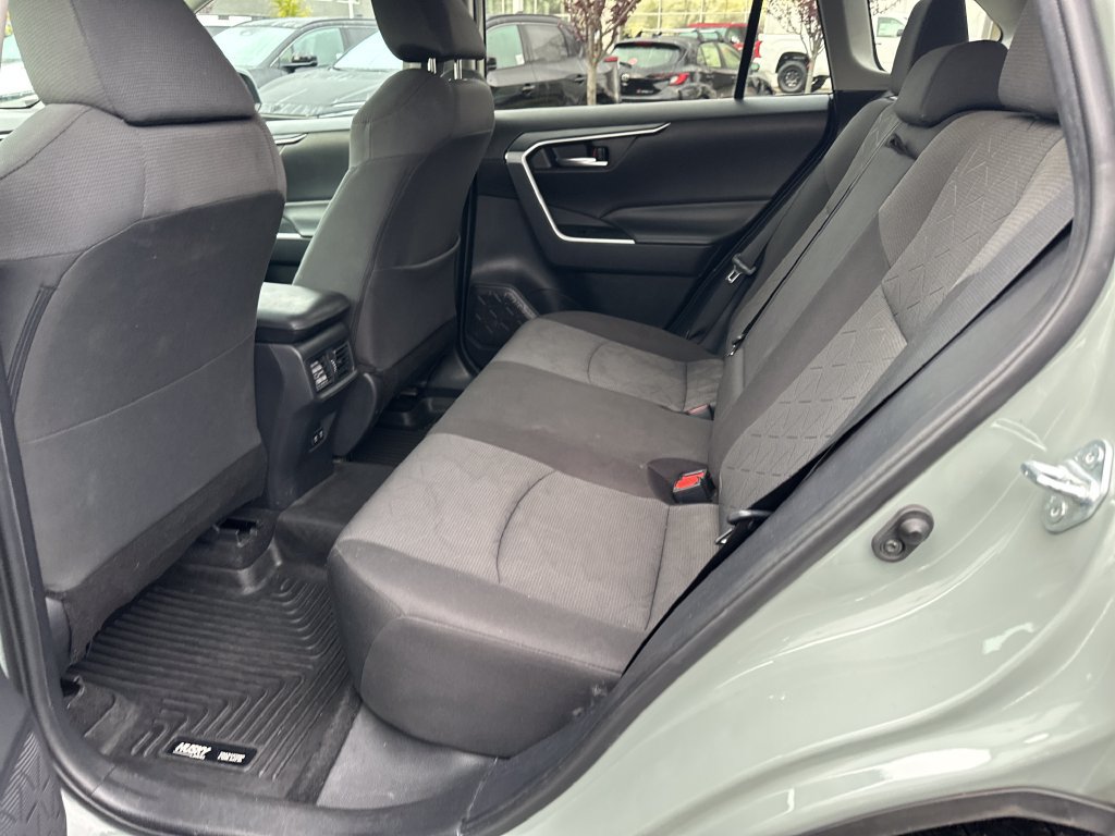 Used 2021 Toyota RAV4 XLE AWD/4WD image 14