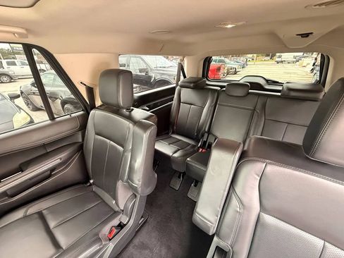 Used 2022 Ford Expedition Max XLT AWD/4WD image 6