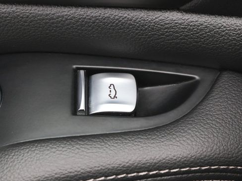 Used 2022 BMW X7 xDrive40i w/ Premium Package image 16