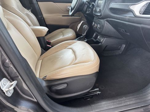 Used 2018 Jeep Renegade Sport w/ Power & Air Group FWD image 19