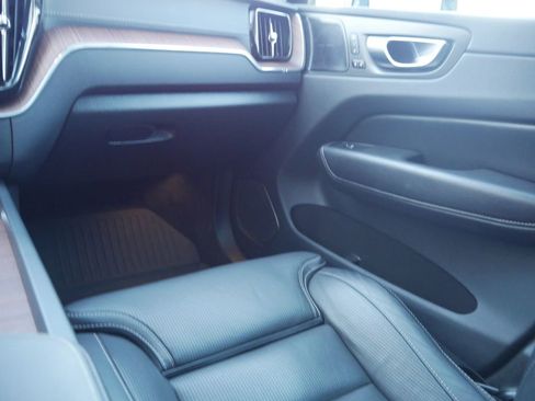 Used 2023 Volvo XC60 T8 Ultimate w/ Climate Package image 40