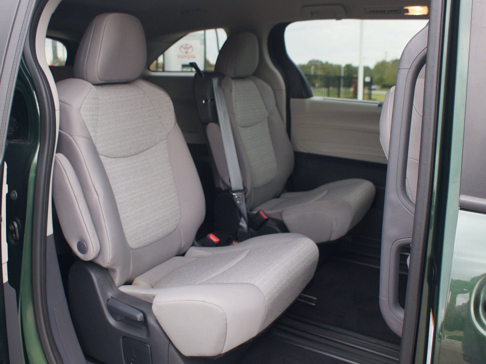 Used 2024 Toyota Sienna LE FWD image 21
