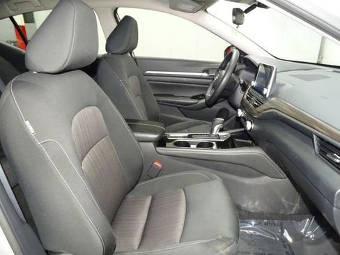 Used 2023 Nissan Altima 2.5 SV image 14