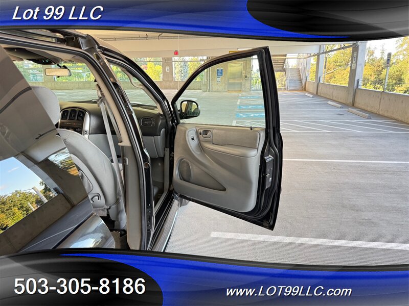 Used 2006 Chrysler Town & Country Touring w/ Trailer Tow Prep Group FWD image 44