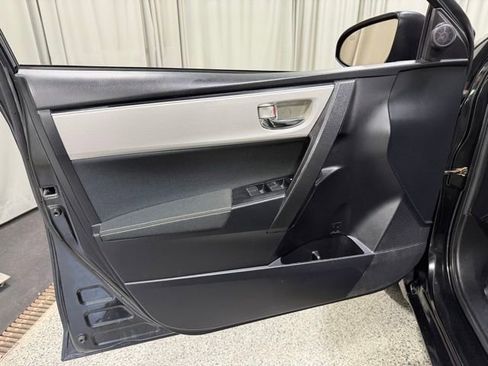 Used 2017 Toyota Corolla LE w/ Carpet Mat Package (TMS) FWD image 17