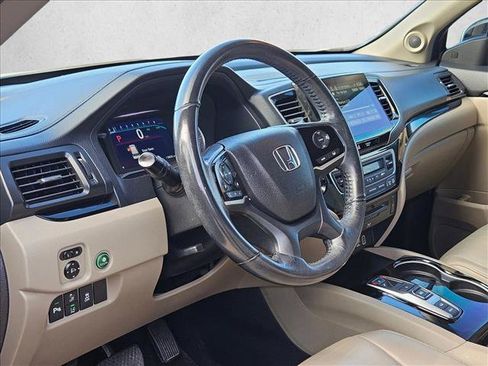Used 2020 Honda Pilot Touring image 9
