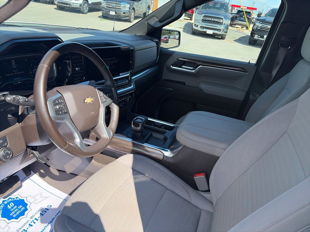 Used 2024 Chevrolet Silverado 1500 LT AWD/4WD image 16