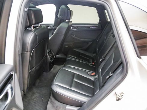Certified 2023 Porsche Macan S AWD/4WD image 23