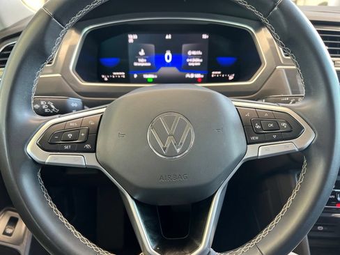 Used 2022 Volkswagen Tiguan SE FWD image 40