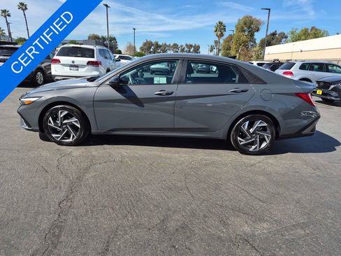 Used 2025 Hyundai Elantra SEL image 4