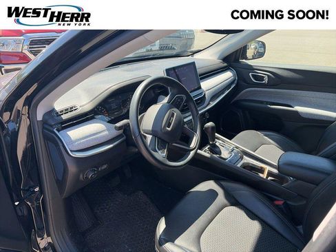 Used 2022 Jeep Compass Latitude w/ Convenience Group AWD/4WD image 5