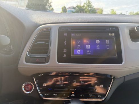 Used 2018 Honda HR-V EX image 11