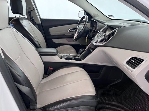 Used 2017 GMC Terrain SLT image 28