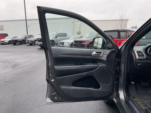 Used 2015 Jeep Grand Cherokee Limited w/ Luxury Group II image 34