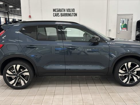 Used 2026 Volvo XC40 B4 Plus w/ Climate Package image 4