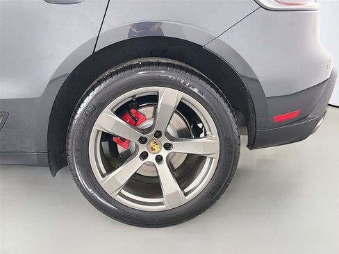 Certified 2023 Porsche Macan S AWD/4WD image 12