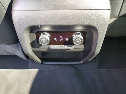 Certified 2025 Buick Enclave Preferred image 19