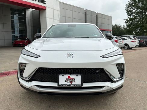 Used 2025 Buick Envista Sport Touring FWD image 3