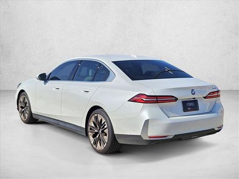 Used 2024 BMW 530i w/ Convenience Package RWD image 7
