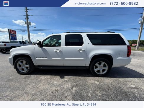 Used 2007 Chevrolet Suburban LT w/ LT Preferred Equipment Group RWD image 6