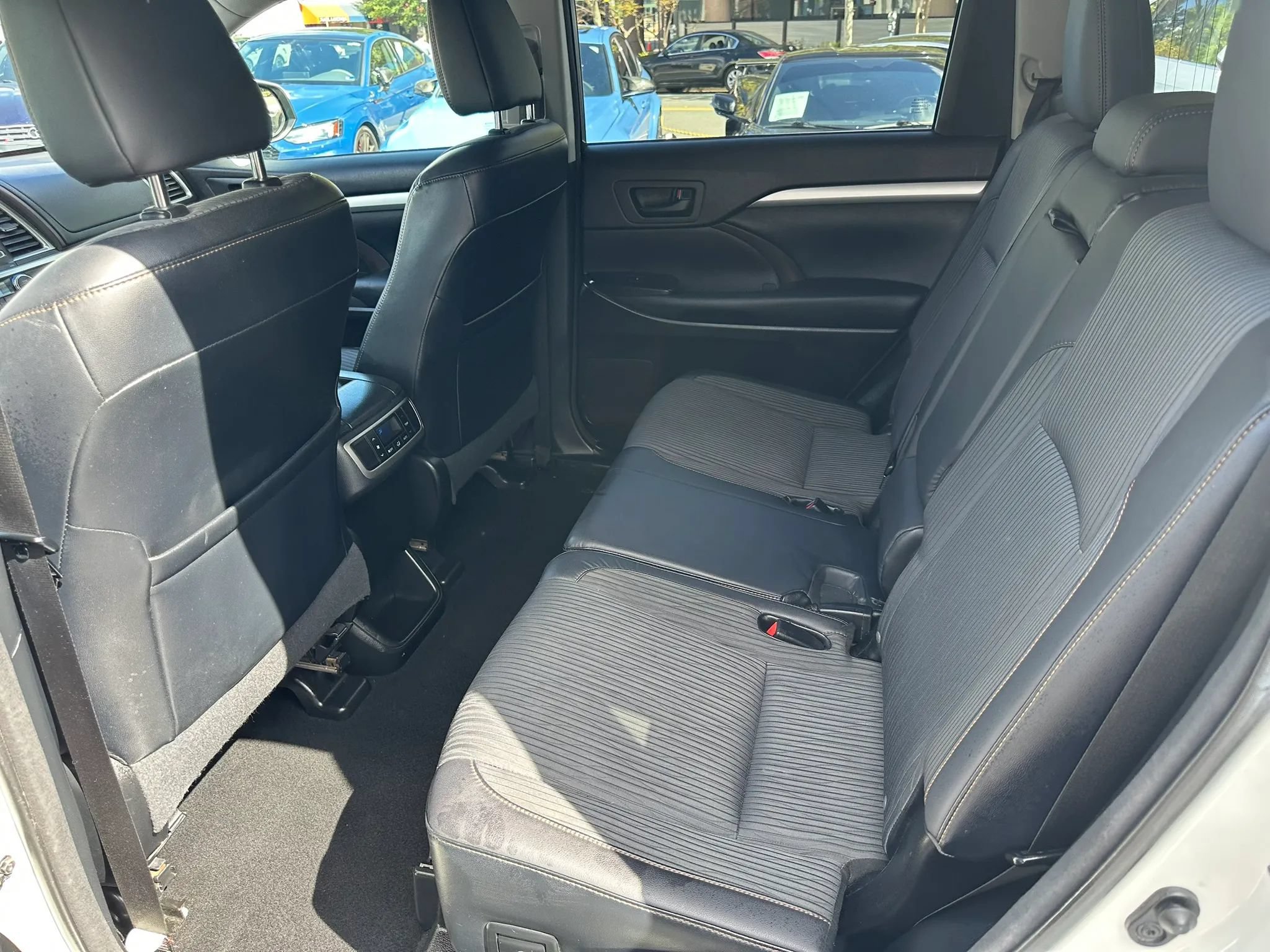 Used 2015 Toyota Highlander Plus AWD/4WD image 18