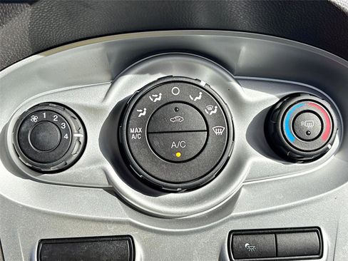 Used 2018 Ford Fiesta SE image 16