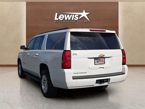 Used 2019 Chevrolet Suburban LT image 4