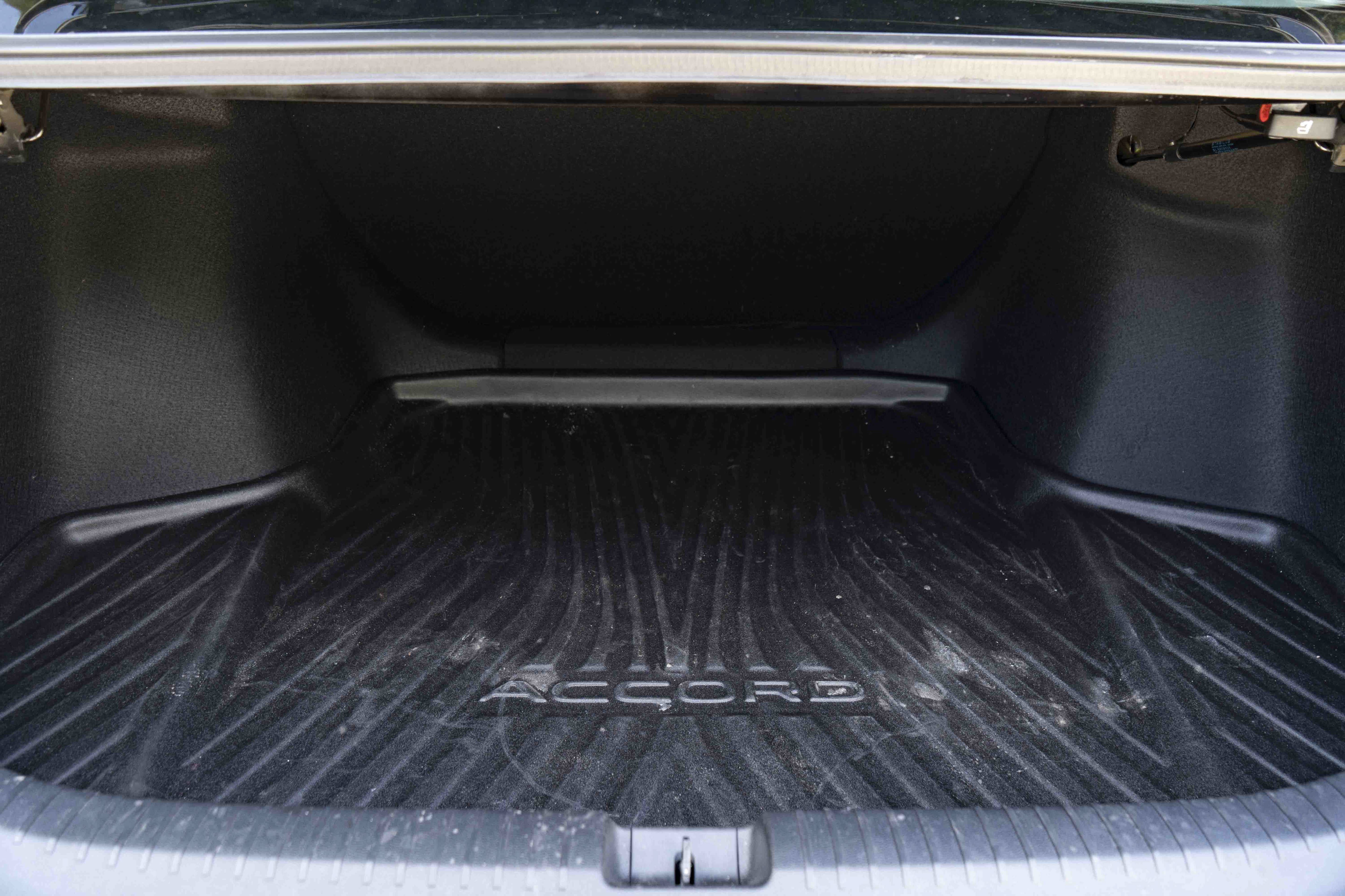 Certified 2025 Honda Accord LX image 40
