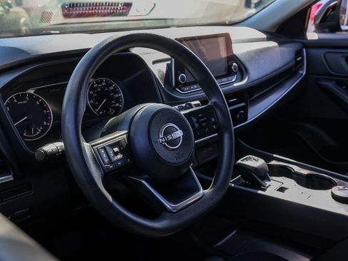 Used 2024 Nissan Rogue SV image 14