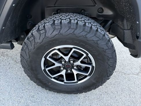 Used 2025 Jeep Wrangler Rubicon image 12