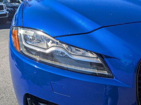 Used 2018 Jaguar F-PACE R-Sport image 21