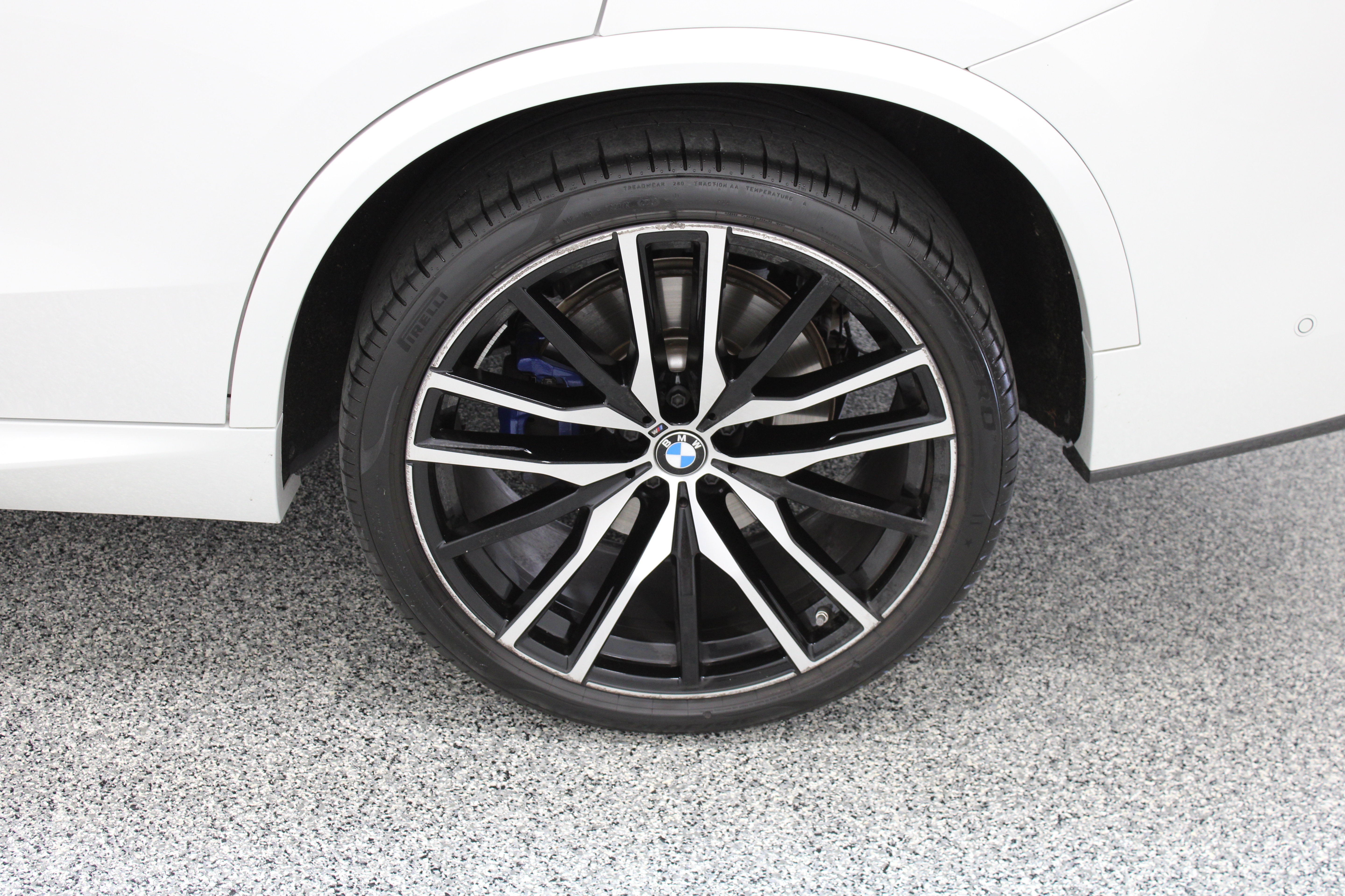Used 2025 BMW X5 xDrive40i w/ M Sport Package AWD/4WD image 10