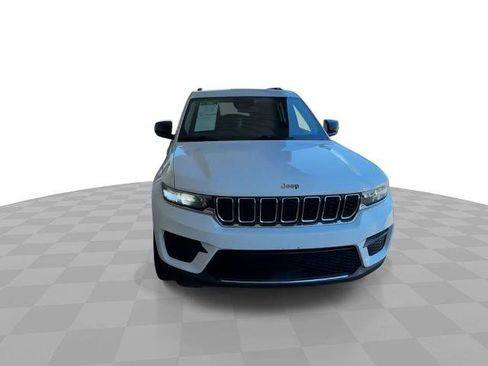 Used 2023 Jeep Grand Cherokee Laredo w/ Luxury Tech Group I AWD/4WD image 3
