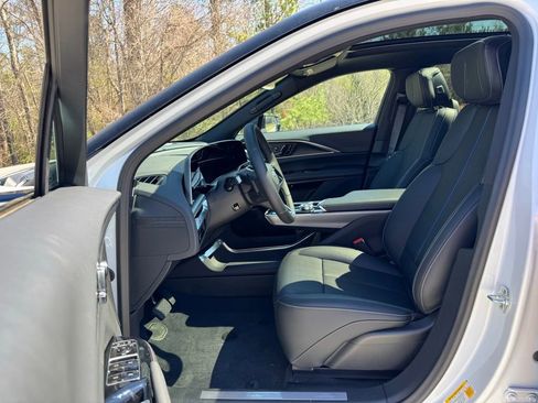 New 2025 Cadillac Lyriq Luxury image 22