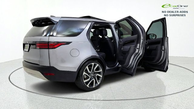 Used 2025 Land Rover Discovery S AWD/4WD image 18
