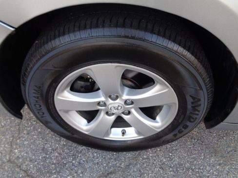 Used 2012 Toyota Sienna LE image 27