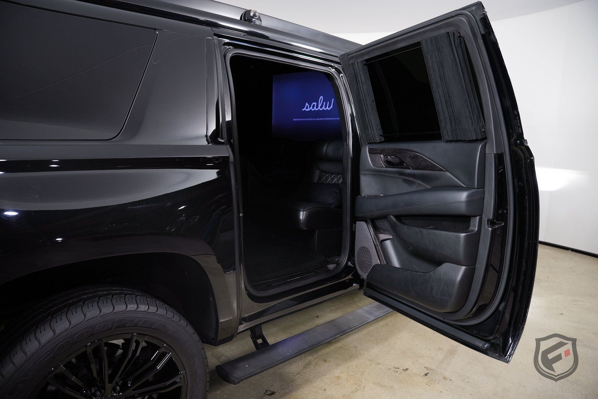 Used 2018 Cadillac Escalade ESV Platinum AWD/4WD image 30