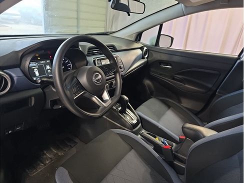 Used 2025 Nissan Versa SV image 17