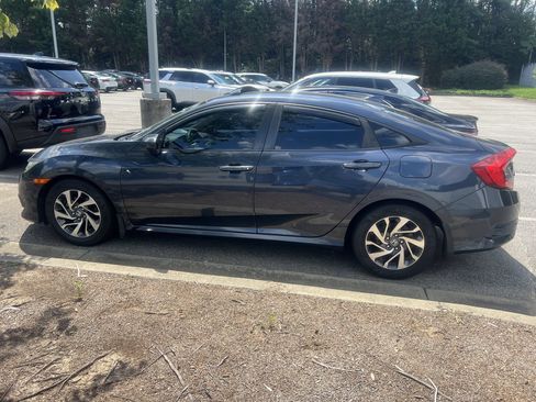 Used 2018 Honda Civic EX image 2
