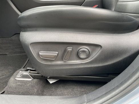 Used 2023 Toyota Highlander L image 12