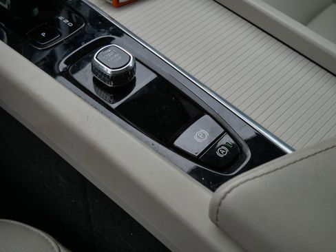 Used 2023 Volvo XC60 B5 Core w/ Climate Package image 14