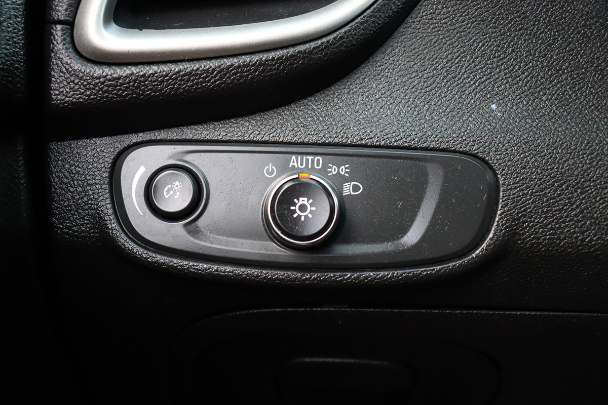 Used 2019 Chevrolet Trax LS FWD image 28