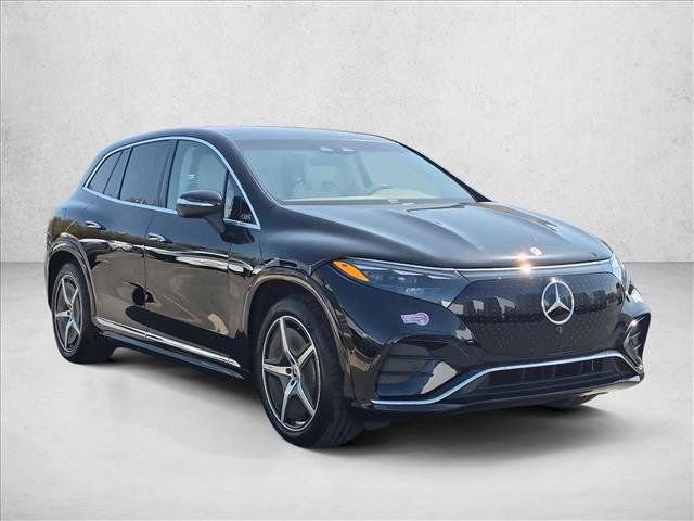 Used 2023 Mercedes-Benz EQS 580 4MATIC SUV image 3