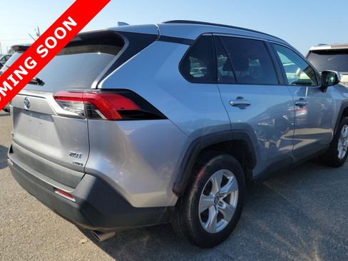 Used 2021 Toyota RAV4 XLE AWD/4WD image 4