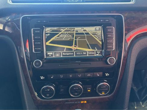 Used 2013 Volkswagen Passat 2.5 SEL Premium FWD image 21