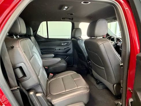 Used 2023 Chevrolet Traverse RS FWD image 16