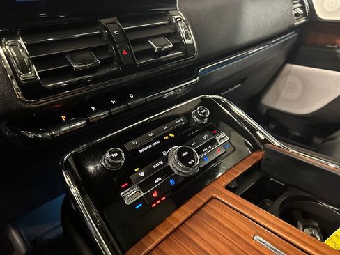 Used 2020 Lincoln Navigator Reserve w/ Luxury Package image 17