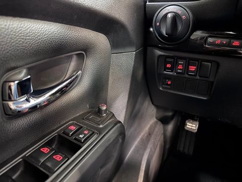 Used 2019 Nissan Titan SV w/ SV Convenience Package RWD image 18
