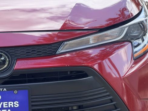 Used 2025 Toyota Corolla LE FWD image 5