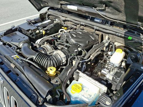 Used 2018 Jeep Wrangler Sahara image 27